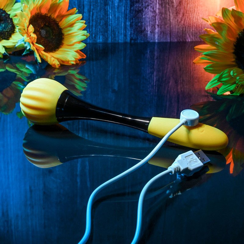 Gender x - sunflower - clitoral vibrator - Product top view  | Flirtybay.com.au